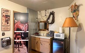 Acorn Hideaways Canton Old Western Ranch Hands' Suite